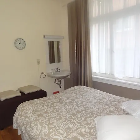 Logies Ocelot Guest house *